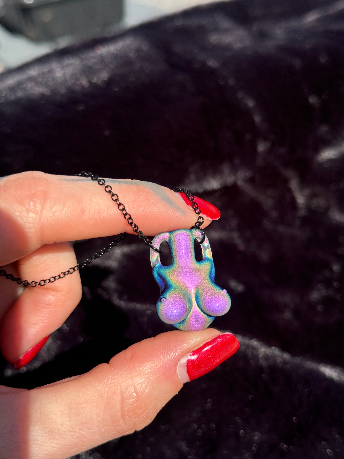 Dichro • pendant • holo bust