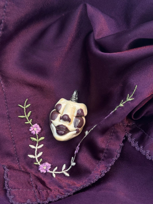 Payaso • Ivory and Victorian Plum