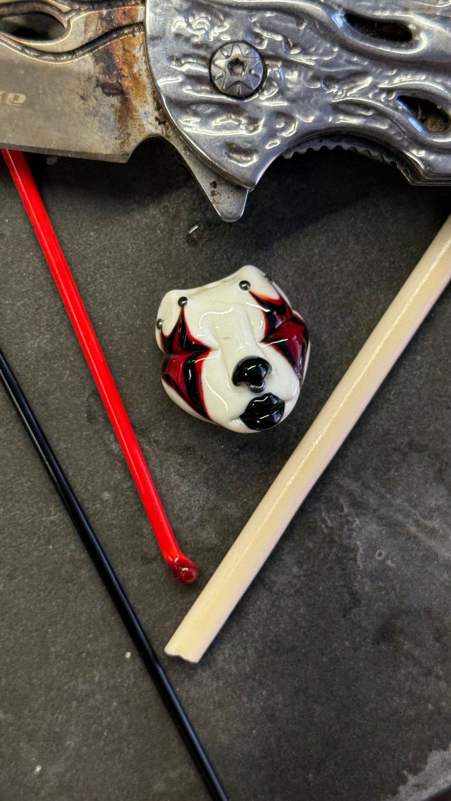 Payaso • black n red