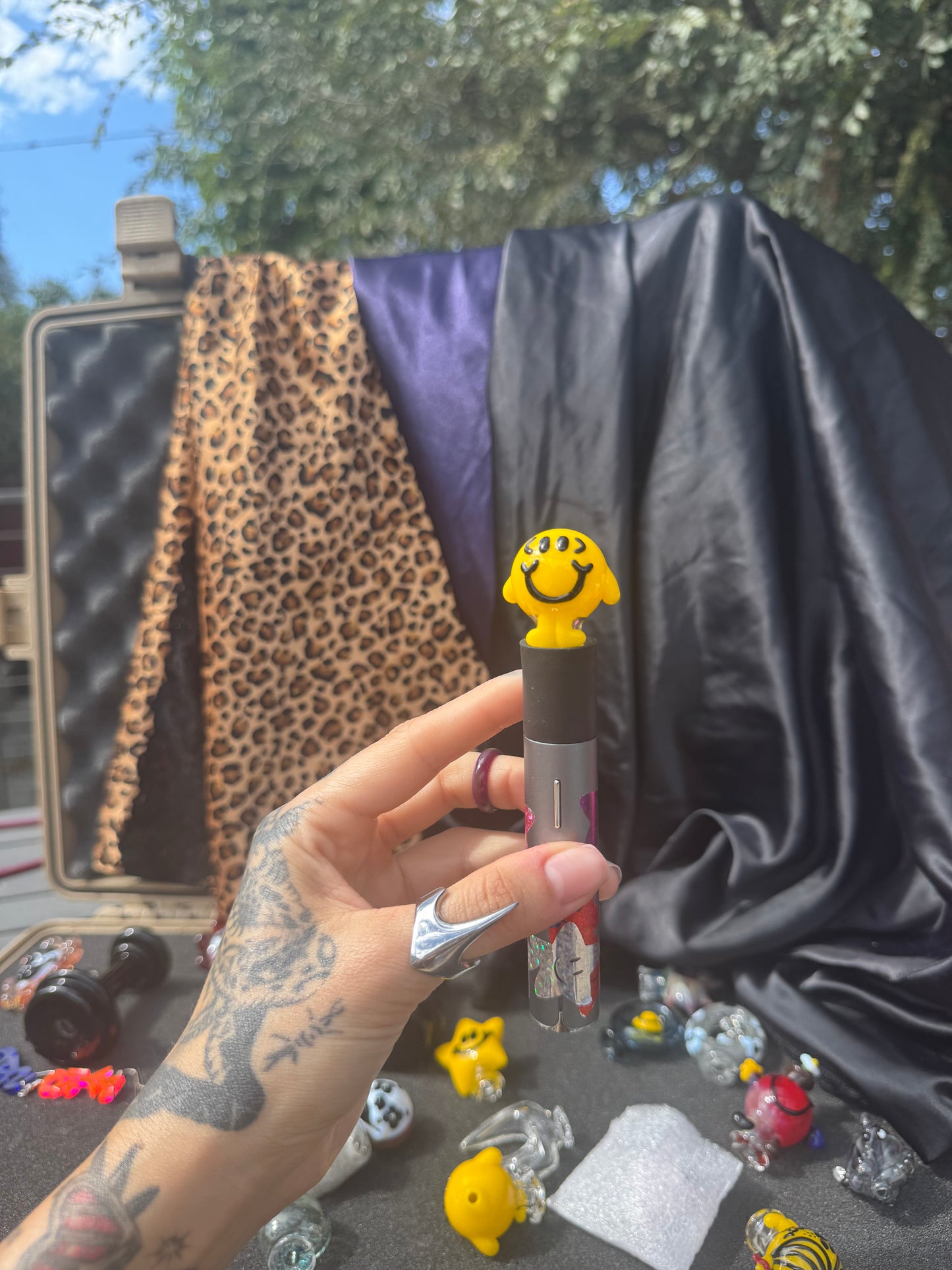 Mr. Happy • Pivot Top