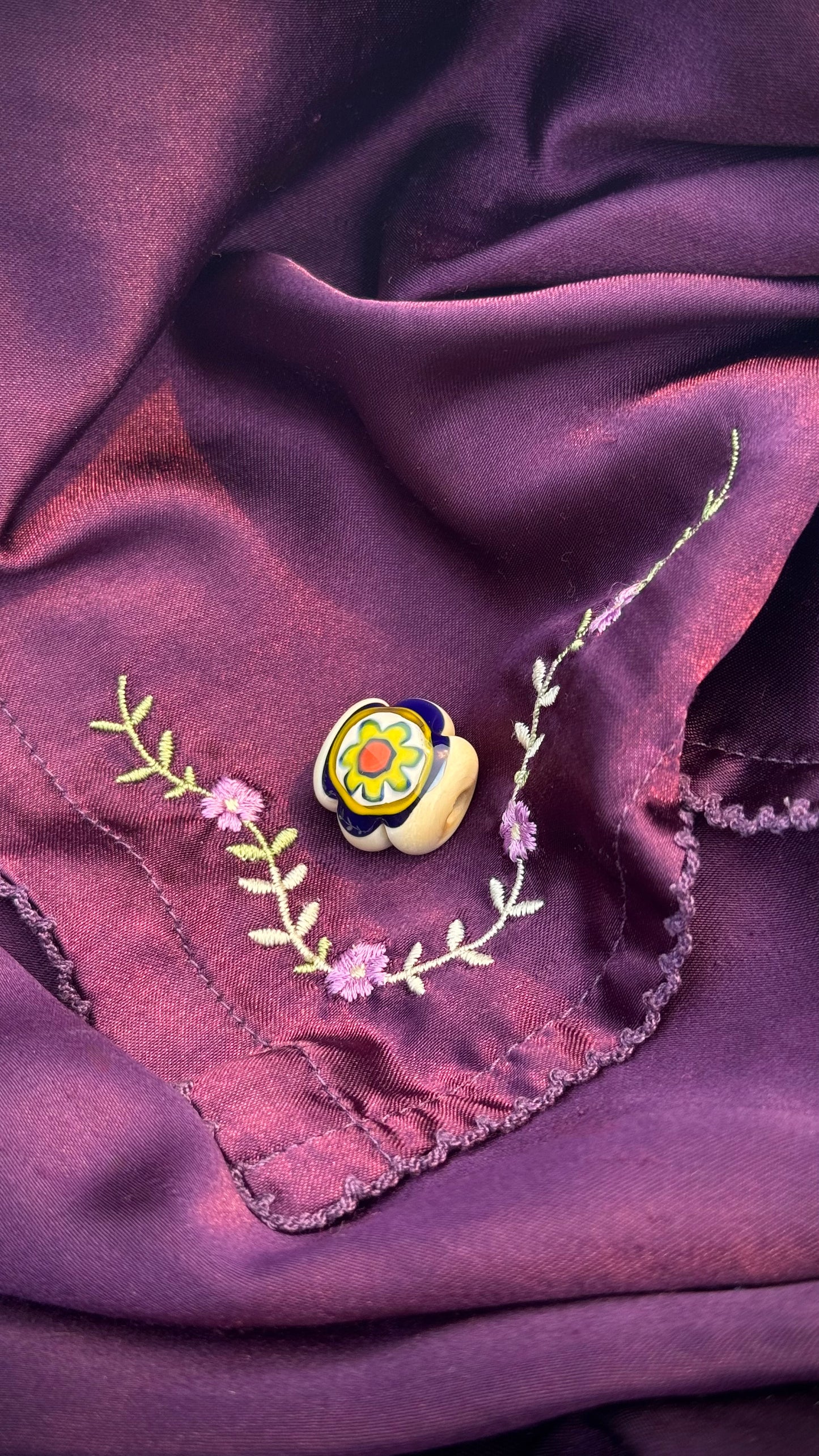 Shoe bead • 70s flower